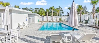 Barefoot And Brushstrokes-30A-Golf Cart-Heated Pool-Bikes-Beach gear