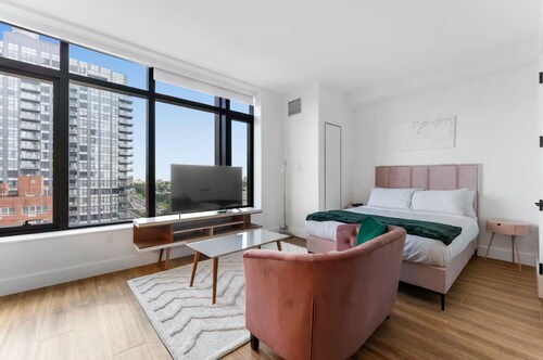 Chic studio with fitness room, WiFi in delightful Brooklyn