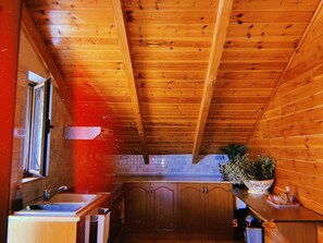 Réfrigérateur, four, plaque de cuisson, cafetière/bouilloire