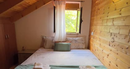 “Cozy Mountain Attic Near Përmet – Sleeps 8 with Epic Views!”