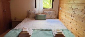 “Cozy Mountain Attic Near Përmet – Sleeps 8 with Epic Views!”