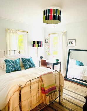 3 habitaciones, tabla de planchar con plancha, wifi y ropa de cama 