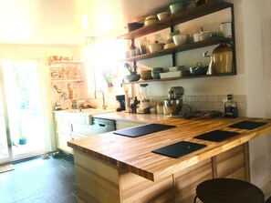 Micro-ondes, four, plaque de cuisson, lave-vaisselle