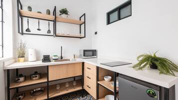 Fridge, microwave, coffee/tea maker, toaster