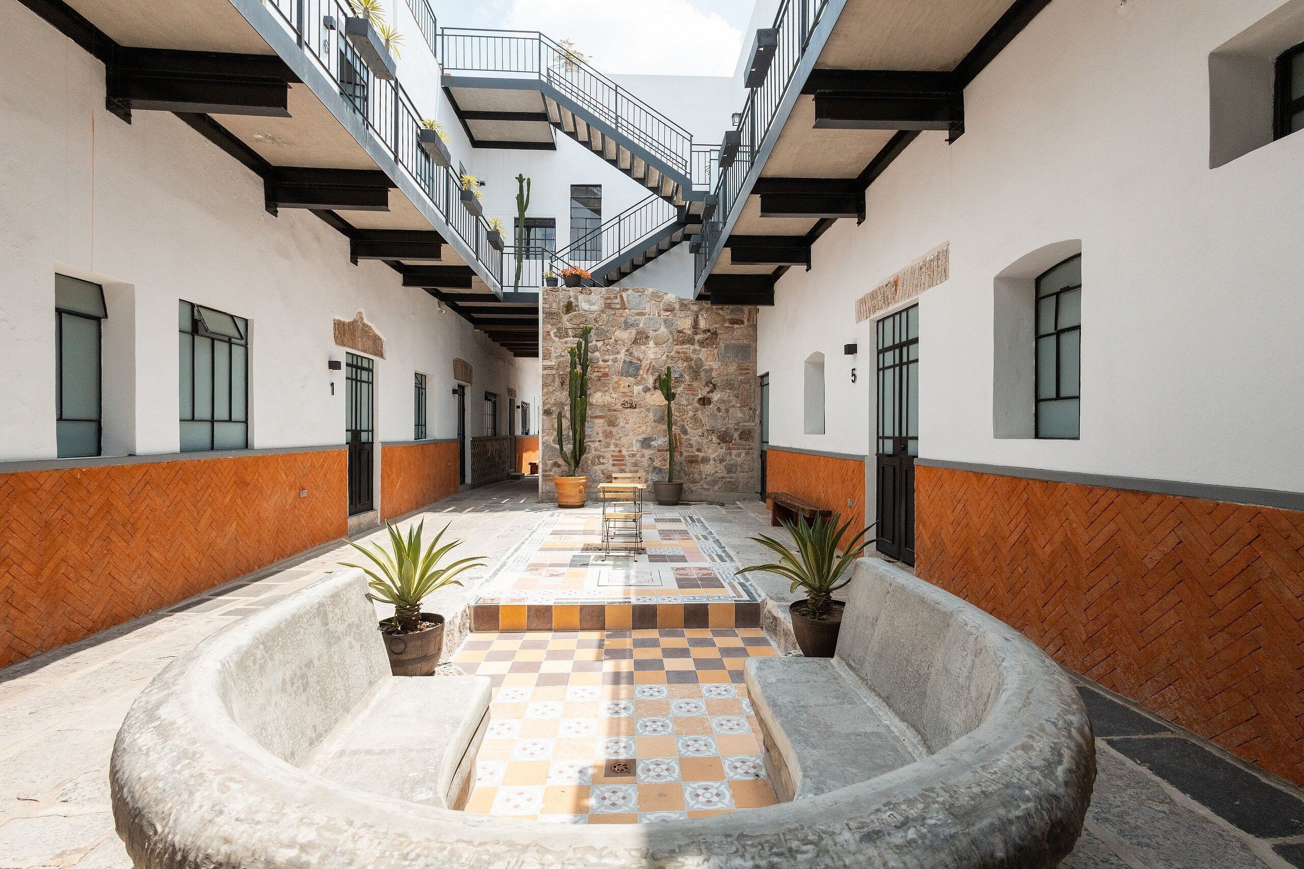 المنطقة المحيطة بالمنشأة