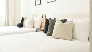 2 bedrooms, iron/ironing board, WiFi, bed sheets