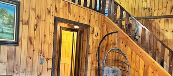 Country style log cabin on private 4 acres lot minutes from downtown Saratoga