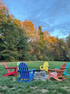 Property grounds - Country style log cabin on private 4 acres lot minutes from downtown Saratoga (Middle Grove)