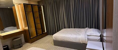 Cofres nos quartos, ferros/tábuas de passar roupa, Wi-Fi de cortesia