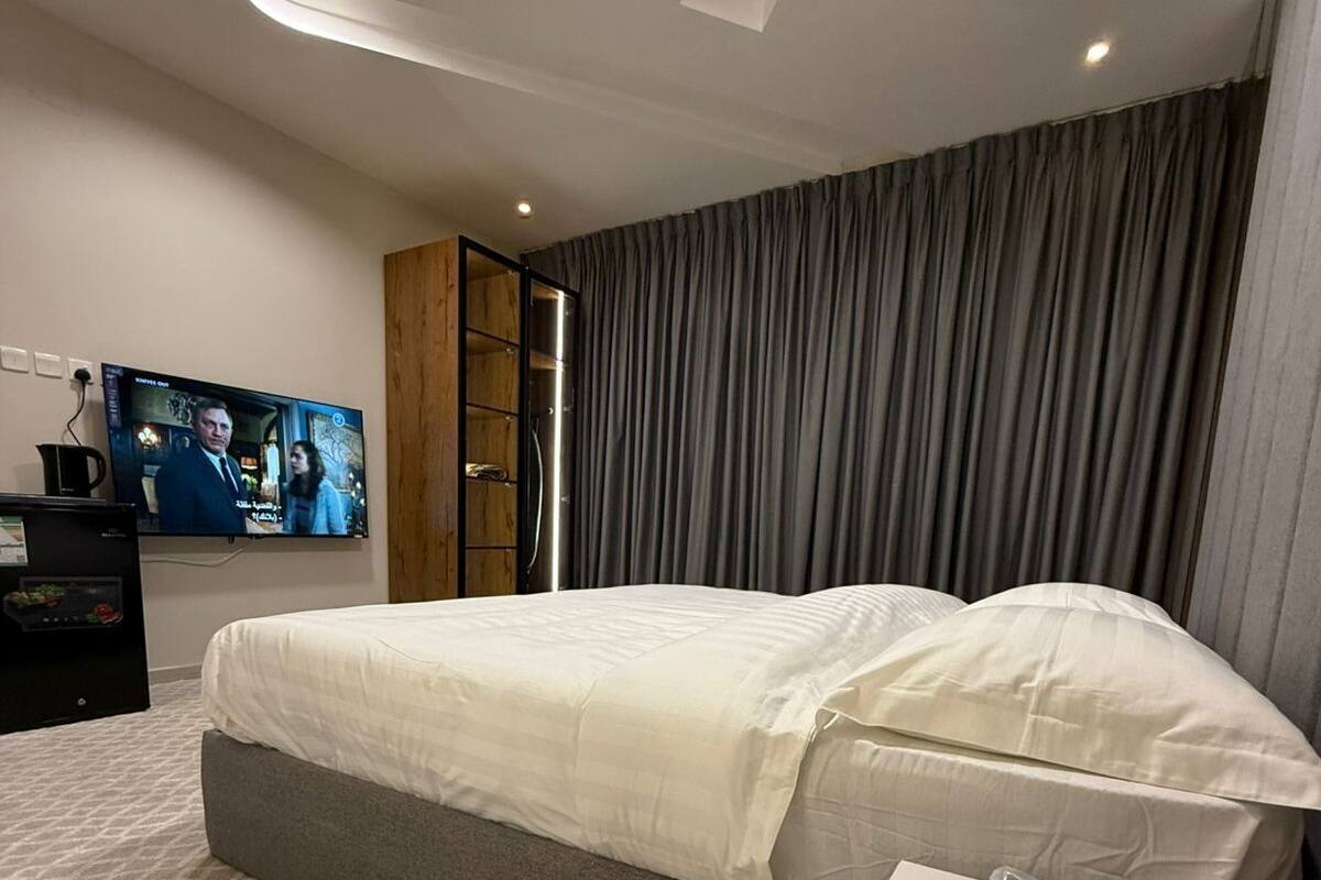 Luxury-Studio | Zimmersafe, Bügeleisen/Bügelbrett, kostenloses WLAN