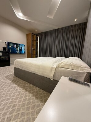 Luxury-Studio | Zimmersafe, Bügeleisen/Bügelbrett, kostenloses WLAN