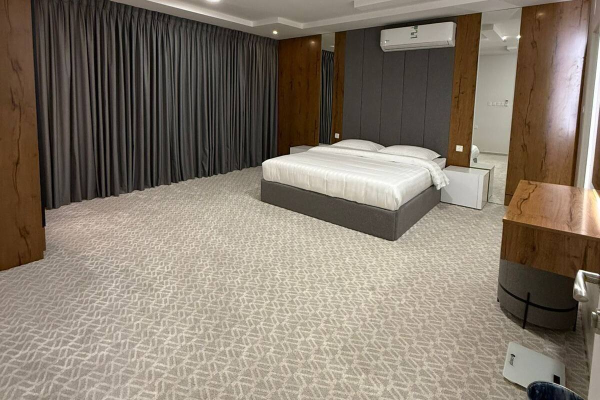 Luxury-Apartment | Zimmersafe, Bügeleisen/Bügelbrett, kostenloses WLAN