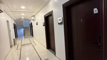 Luxury Studio | In-room safe, iron/ironing board, free WiFi