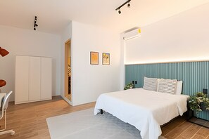 1 bedroom, iron/ironing board, internet, bed sheets