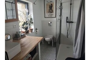 Shower, towels, soap, toilet paper