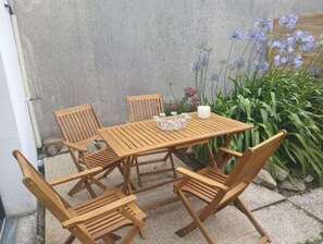 تناول الطعام بالخارج