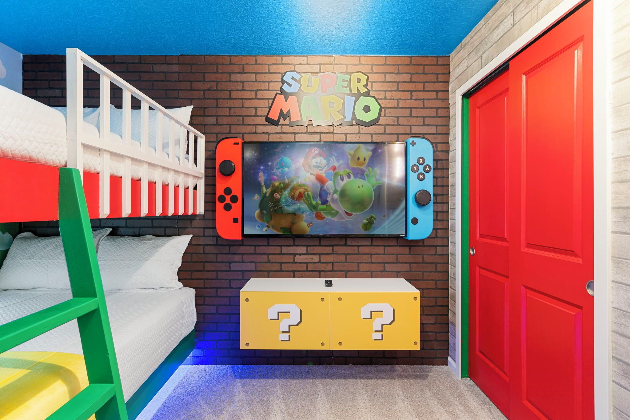 6 camere, una scrivania, ferro/asse da stiro, culla da viaggio