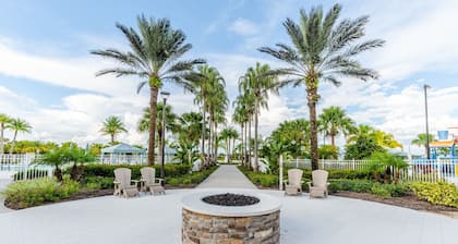 Enchanted Playhouse – Disney-Themed 6BR Villa w/ Pool & Solara Resort Water Park