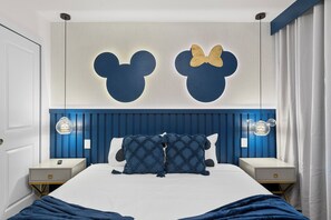6 chambres, bureau, fer et planche à repasser, lit de bébé portatif