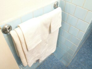 Hair dryer, towels, soap, shampoo - Natural Home (Firenze)