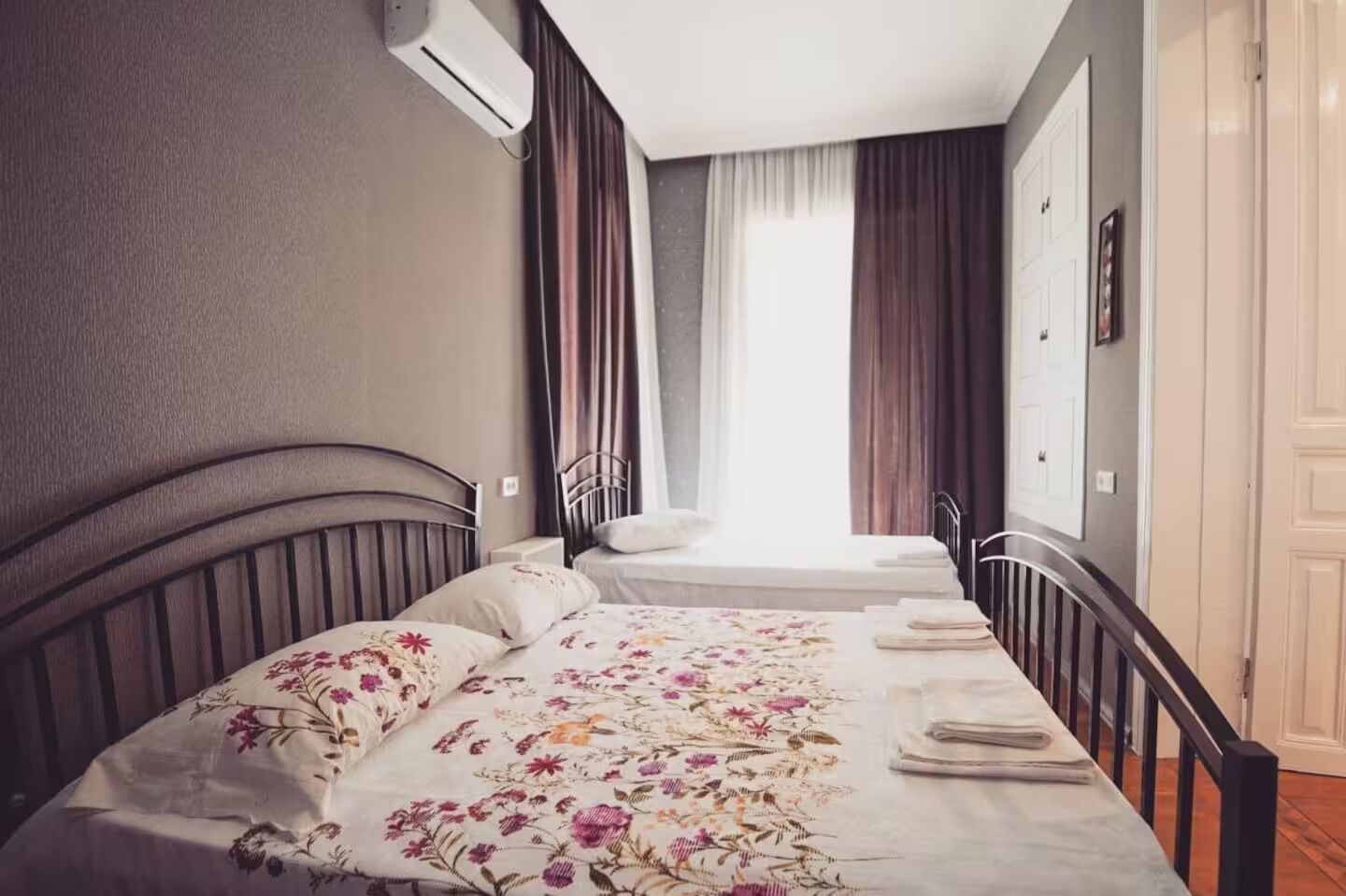 4 chambres, fer et planche à repasser, Wi-Fi gratuit, draps fournis