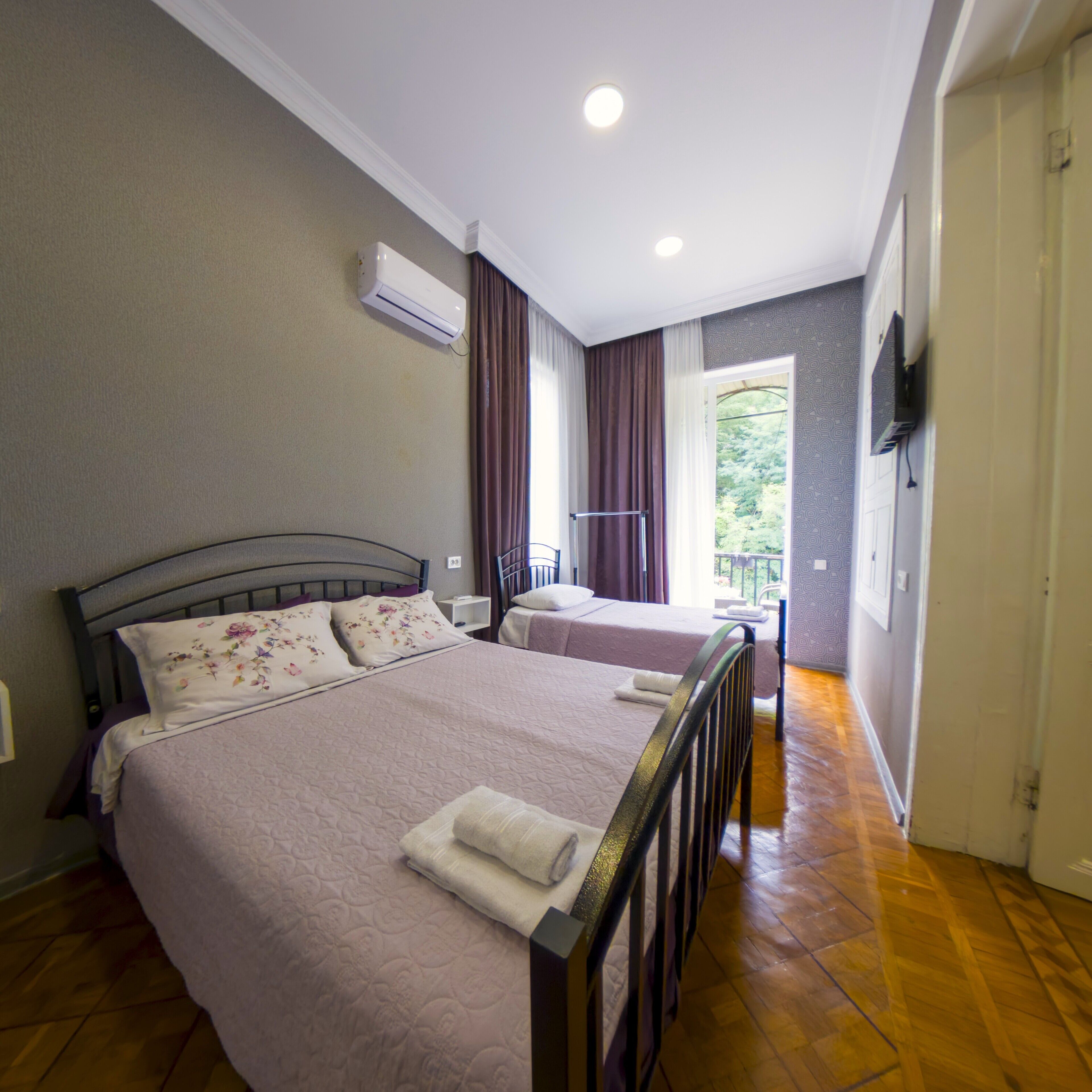 4 chambres, fer et planche à repasser, Wi-Fi gratuit, draps fournis