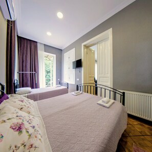 4 bedrooms, iron/ironing board, free WiFi, bed sheets