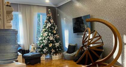 Your Cozy 4-Bedroom Stay at Villa on the Hill in Kutaisi