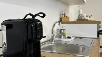 Fridge, oven, stovetop, coffee grinder