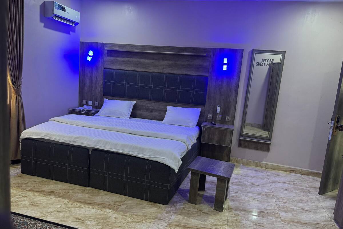 ห้องเอ็กเซกคิวทีฟ | โต๊ะทำงาน, พื้นที่ทำงานแบบใช้แล็ปท็อป, Wi-Fi ฟรี