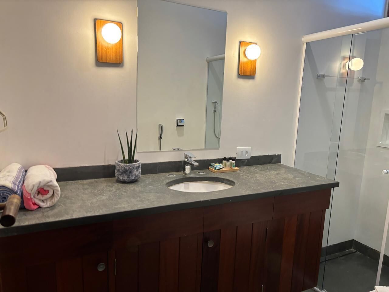 Superior Suite, Ocean View | Bathroom | Shower, towels, soap, shampoo