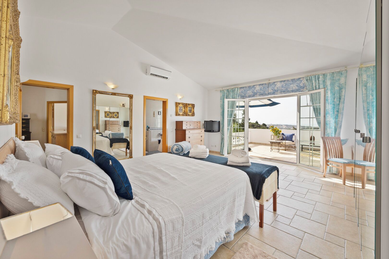 6 Schlafzimmer, Bügeleisen/Bügelbrett, Reisekinderbett, kostenloses WLAN