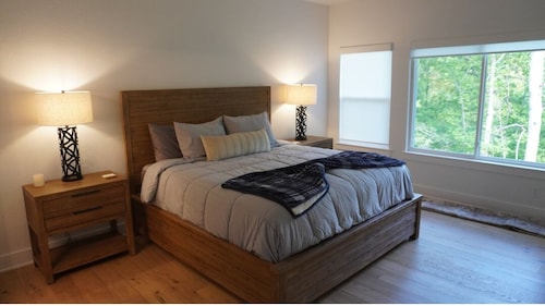 Experience the peace and beauty of Birdsong! Our beautiful home in Bella Vista.