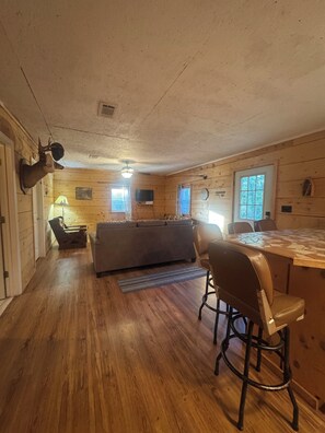 Interior - The Bama Bend (Franklin)