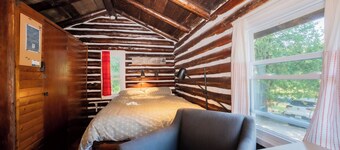 Jack Pine Cabin- North Frontenac Lodge Rustic Cabin