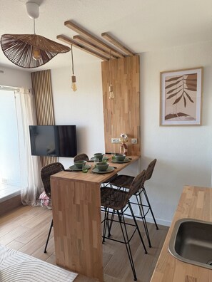 Dining - 🏖️ Studio Cosy Panoramic Sea View - 4 Voyageurs | Saint-Jean-de-Monts (Saint-Jean-de-Monts)