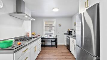 Micro-ondes, four, plaque de cuisson, lave-vaisselle