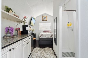 1 bedroom, iron/ironing board, free WiFi, bed sheets