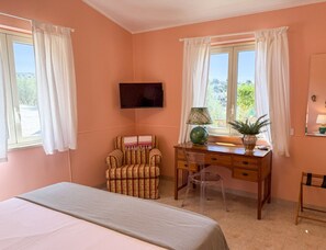 3 habitaciones, escritorio, wifi y ropa de cama