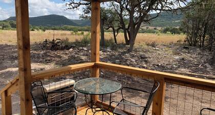 Secluded 3/2 farmhouse with scenic patio, wildlife on private acreage