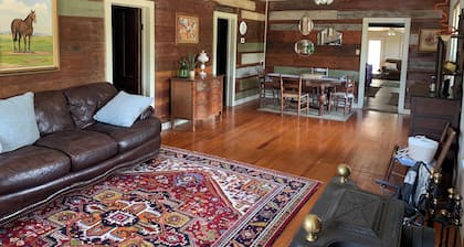 Secluded 3/2 farmhouse with scenic patio, wildlife on private acreage