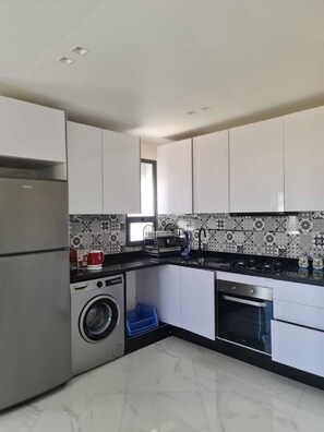 ميكروويف، فرن، موقد طهي مسطح، غسالة أطباق