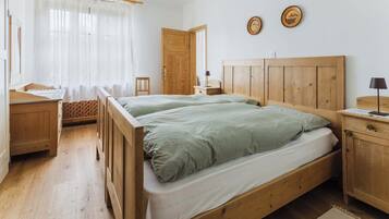 4 camere, ferro/asse da stiro, Wi-Fi gratuito, lenzuola