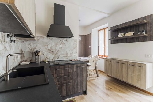 Alessandra Apartment - Spacious and bright ground-floor apartment near pedestrian-cycleway