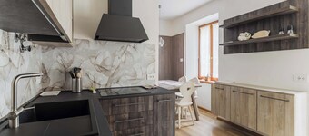 Alessandra Apartment - Spacious and bright ground-floor apartment near pedestrian-cycleway