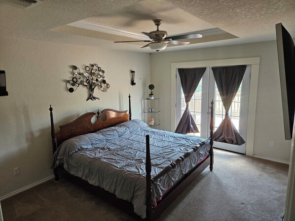 3 habitaciones, tabla de planchar con plancha, wifi y ropa de cama 