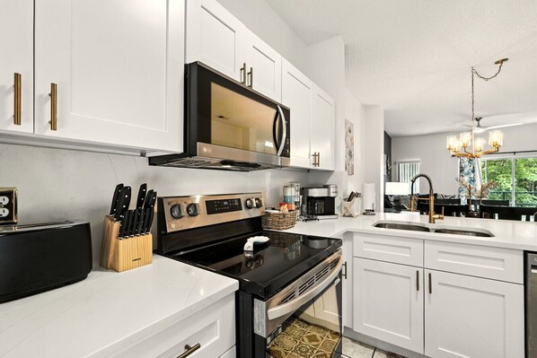 Fridge, microwave, stovetop, dishwasher