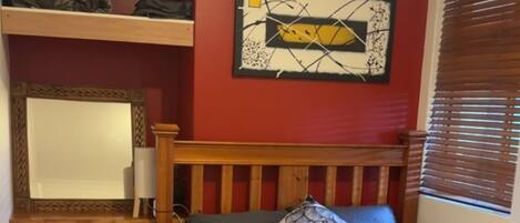 Iron/ironing board, bed sheets