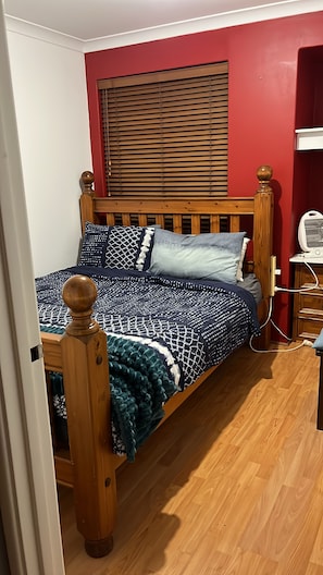 Iron/ironing board, bed sheets