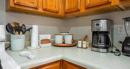 Charming & Cozy ~ 5★ Location ~ Backyard ~ Parking